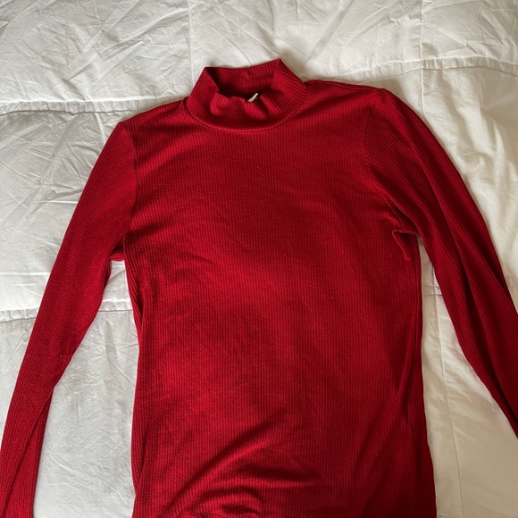 Uniqlo Turtleneck - Picture 4 of 5